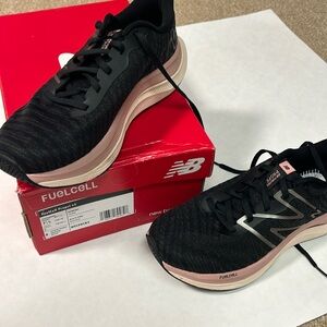 Fuel cell Propel V4. Black pink. Size 7.5 running shoes